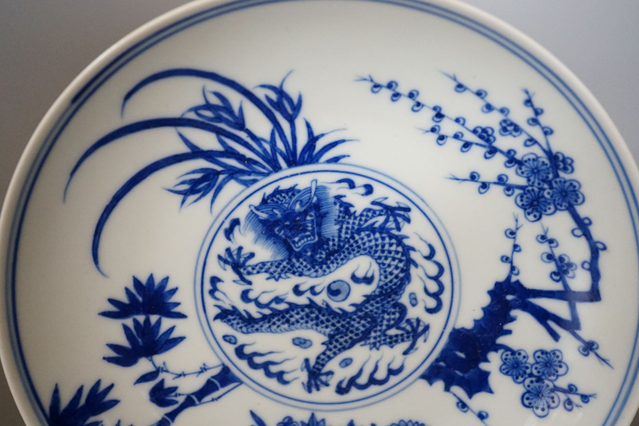 A Chinese blue and white saucer dish, 17cm